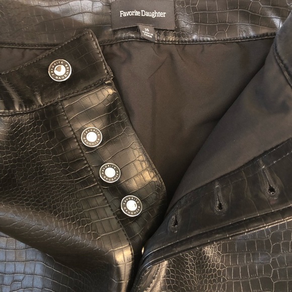 NWOT Favorite Daughter The Shay Black Embossed Faux Leather Mini Skirt Size 25 - Picture 6 of 10